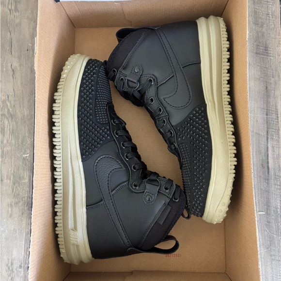 Size 9.5 - Nike Lunar Force 1 Duckboot Black Neutral Olive DZ5320-001 Men’s NEW - Picture 7 of 8